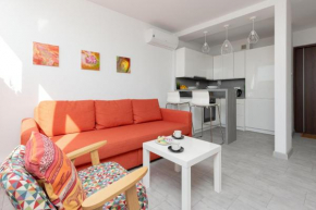 Chłodna Apartments with a City View Wola by Noclegi Renters